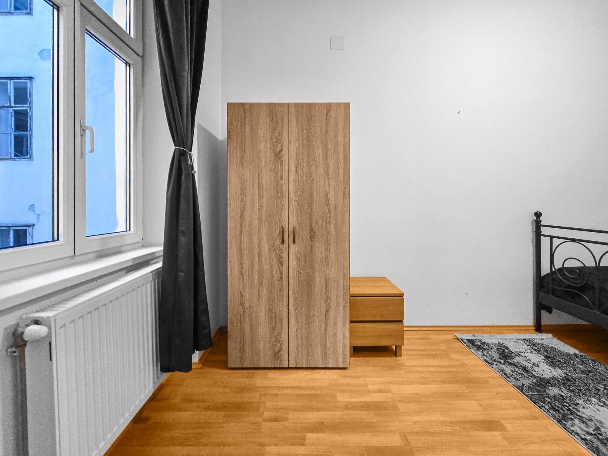 Modern Three-Bedroom, Triple King Beds Wien Exteriör bild
